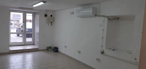 Închiriez spațiu comercial 20 mp în Reghin zona centrala - imagine 2