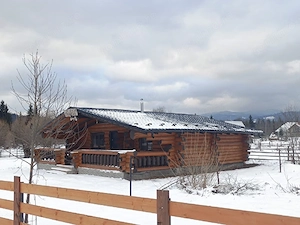 Vând cabana de lemn rotund 