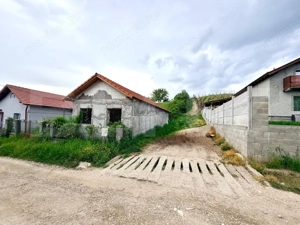 Casa la rosu de vanzare in Aiud-90mp+ teren 650mp - imagine 2