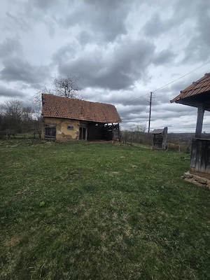 Vând proprietate rustică cu 2 case si teren generos, zonă retrasă, priveliște superbă