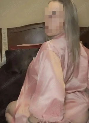 Seducătoare blonda sani mari  - imagine 2