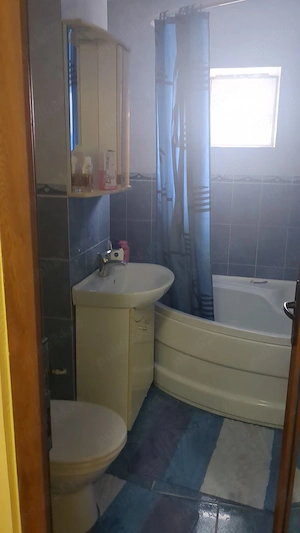 Proprietar vind apartament cu trei camere  - imagine 8