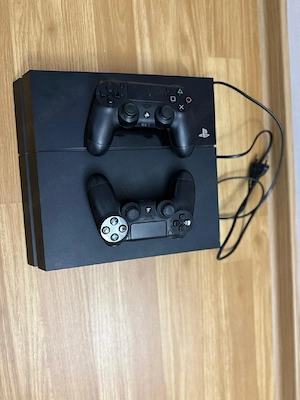 Vând consola PS4