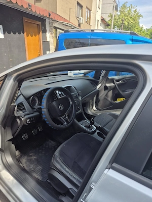 vând Astra j 2018 luna9
