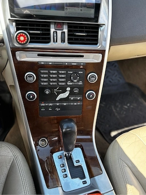 vand volvo xc60 210 hp - imagine 8