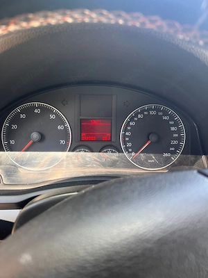 Vând Volkswagen Golf 5, motor 1.6 benzină, an fabricație 2006. Mașina se prezinta OK  - imagine 5