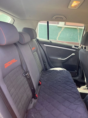 Vând Volkswagen Golf 5, motor 1.6 benzină, an fabricație 2006. Mașina se prezinta OK  - imagine 2