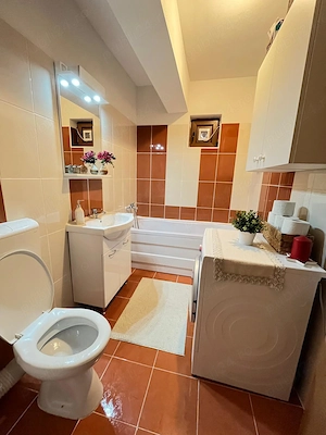 Proprietar   vând apartament 3 camere spatios  - imagine 9