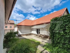 Casă / Birou / Cabinet Medical – Zonă Centrală, Singur în Curte, Renovată Comple