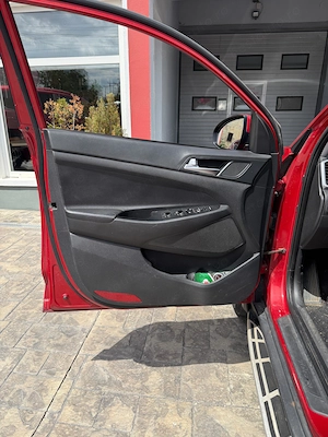 Urmeaza sa-i facem Detailing! HYUNDAI TUCSON 1,6 Benzina . Vanzare in regim de consignatie . - imagine 14