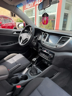 Urmeaza sa-i facem Detailing! HYUNDAI TUCSON 1,6 Benzina . Vanzare in regim de consignatie . - imagine 12