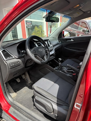 Urmeaza sa-i facem Detailing! HYUNDAI TUCSON 1,6 Benzina . Vanzare in regim de consignatie . - imagine 15