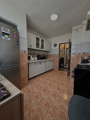 Vând apartament semidecomandat 2 camere - imagine 3