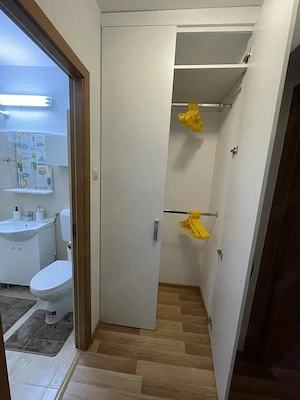 Proprietar, inchiriez 2 camere Pajura - imagine 9