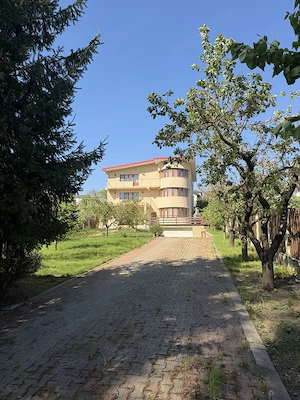 Casă de vanzare la malul lacului Ezareni