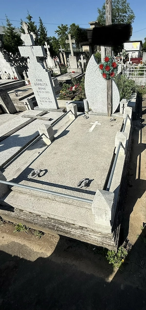 Locuri de veci cimitir pacea - imagine 2