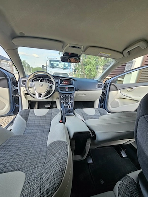 Volvo V40 anul 2018 stare impecabila  - imagine 2