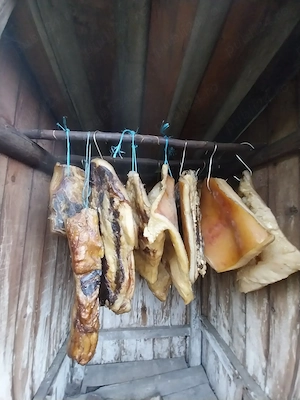 Vând slănină și caizăr