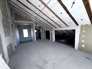 Vanzare casa P+M in Sendreni( in spatele Primariei), pret 99 000 euro - imagine 12