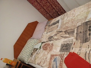 Primesc în gazdă  închiriez cameră