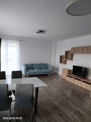 Inchiriez apartament cu garaj
