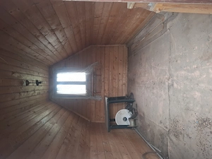 Vind cabană din lemn la exterior dublata la interior cu lambriu din lemn, acoperita cu țiglă . - imagine 4