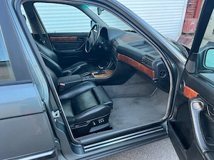 BMW 750 V12 E32  - imagine 5