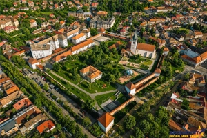 Casa cu doua cai de acces, 5 camere, 4 bai, garaj, langa Cetatea Medievala Targu Mures, - imagine 3