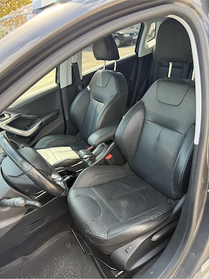 Peugeot 2008 euro 6 1.5 diesel-120 cp bluehdi EAT6 - imagine 9