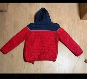 Vând Geaca Ellesse
