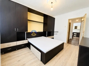 Apartament 4 camere cu 2 bǎi - Bulevardul TRAIAN , Piatra Neamt  - imagine 3