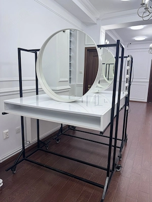 Post coafor mobil ideal si pentru post make-up