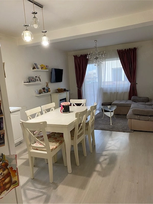 Proprietar Vand apartament 3 camere + curte proprie  - imagine 2
