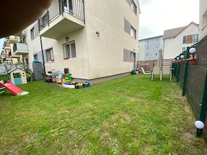 Proprietar Vand apartament 3 camere + curte proprie 
