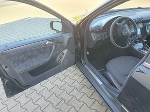 Vând Mercedes C-Klasse C200 W203 2.2Cdi  Avantgarde - imagine 4