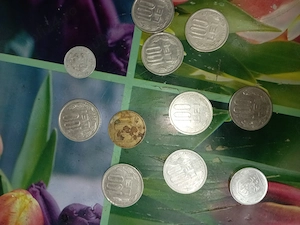 Monede vechi de 100 lei și 25 bani
