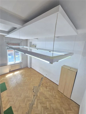 Birou boutique pe doua niveluri cu loft din sticla - Sala Palatului - imagine 4
