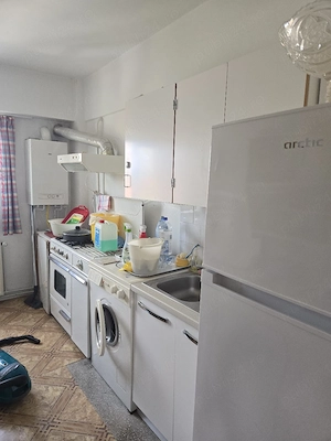 închiriez apart. 2 camere decomandate