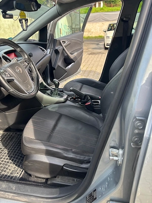 Opel Astra J Sport Tourer - imagine 2