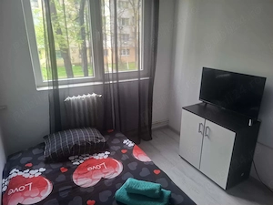 Trei camere ,decomandat,etaj 1,zona Alexandru cel Bun Minerva - imagine 7