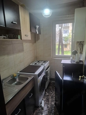 Trei camere ,decomandat,etaj 1,zona Alexandru cel Bun Minerva - imagine 4