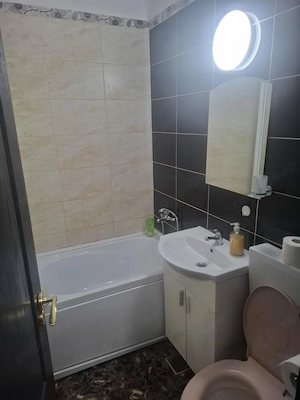 Trei camere ,decomandat,etaj 1,zona Alexandru cel Bun Minerva - imagine 8