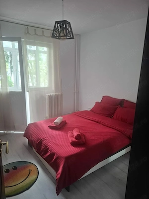 Trei camere ,decomandat,etaj 1,zona Alexandru cel Bun Minerva - imagine 3