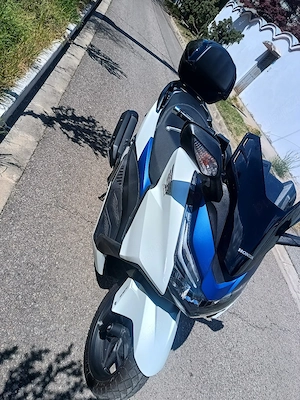 Maxiscuter Honda Forza 125 - imagine 4