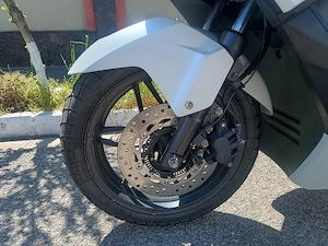 Maxiscuter Honda Forza 125 - imagine 2