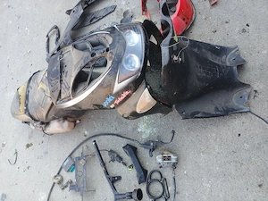 Vând piese scuter aprilia sr 50