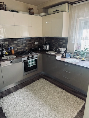 Vand 2 camere modelul mare plus pozitie foarte buna! - imagine 6