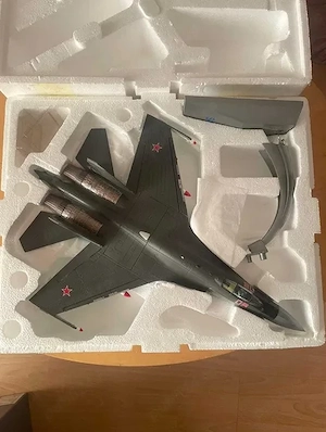 Vand avion de vanatoare rusesc Sukhoi Su-35 scara 1 48