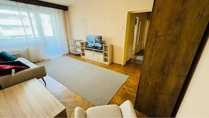 Inchiriez apartament 3 camere, decomandat, ultracentral, etaj 3 10, Bd. Magheru Oradea