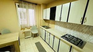 Inchiriez apartament 3 camere, decomandat, ultracentral, etaj 3 10, Bd. Magheru Oradea - imagine 2